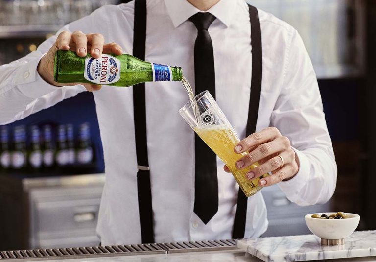 17_PERONI_BAR_POUR_HERO